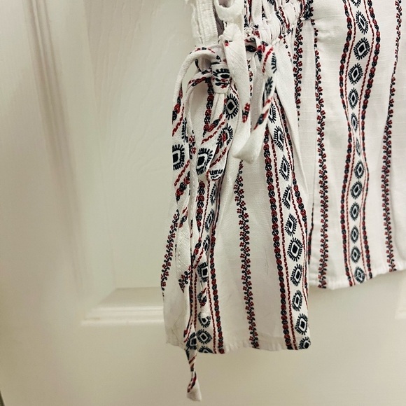 E Hanger M Red Blue Elastic Waist Eyelet Keyhole  Blouse Top Size L - Picture 5 of 8